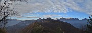 73 Dalla vetta del Pizzo di Spino vista verso la costiera del Pizzo Rabbioso e oltre verso Gioco-Arera-Alben